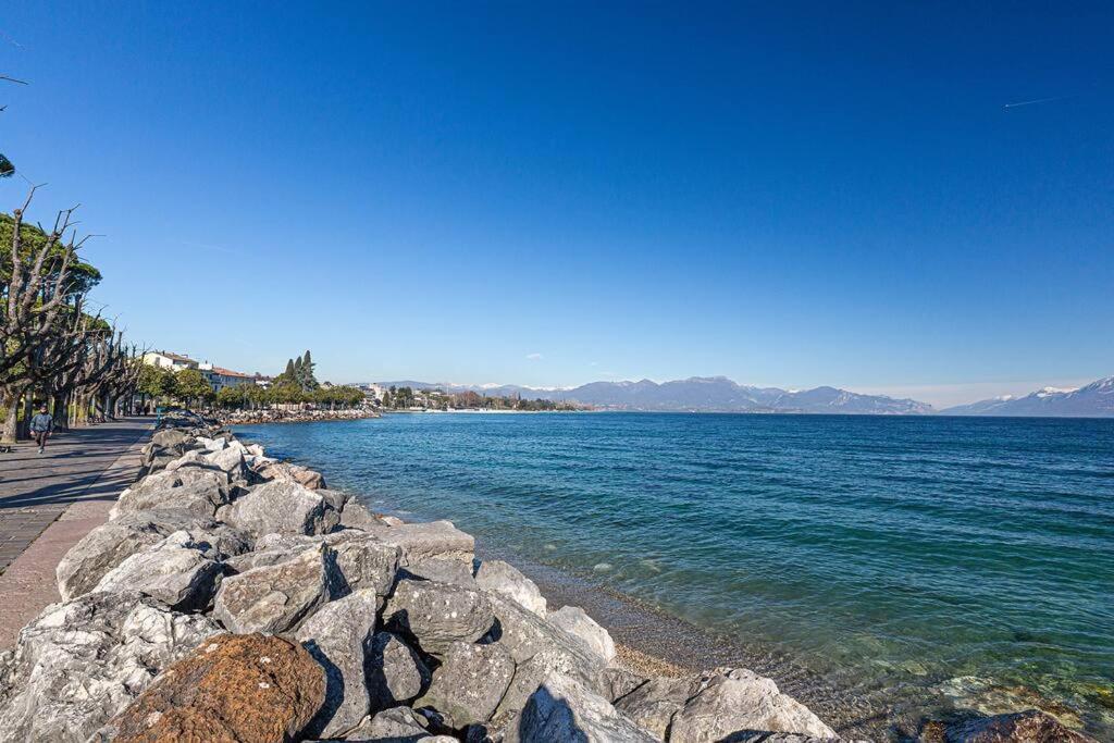 Garda Lake View Apartment Дезенцано-дель-Гарда Екстер'єр фото